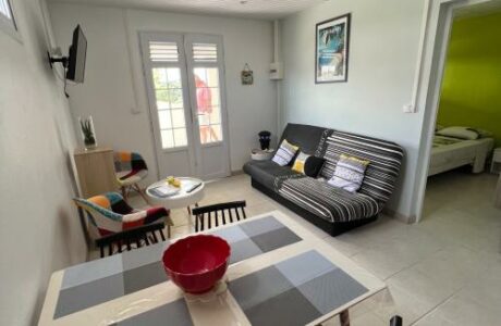 F2 avec Jacuzzi privé à La Trinité – Proche de Tartane